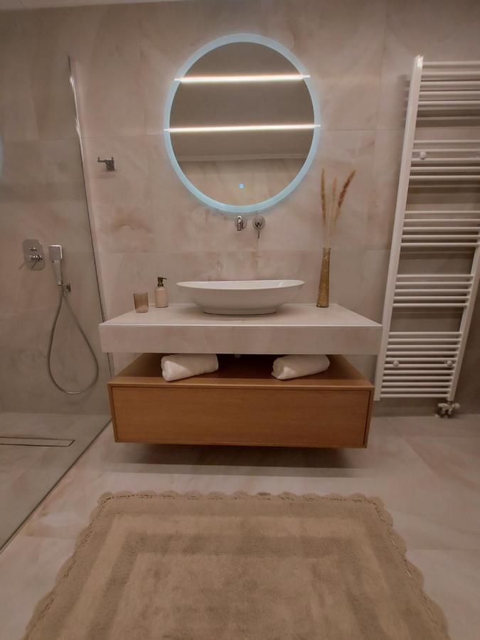 Primrose Apartments โตโล ภายนอก รูปภาพ