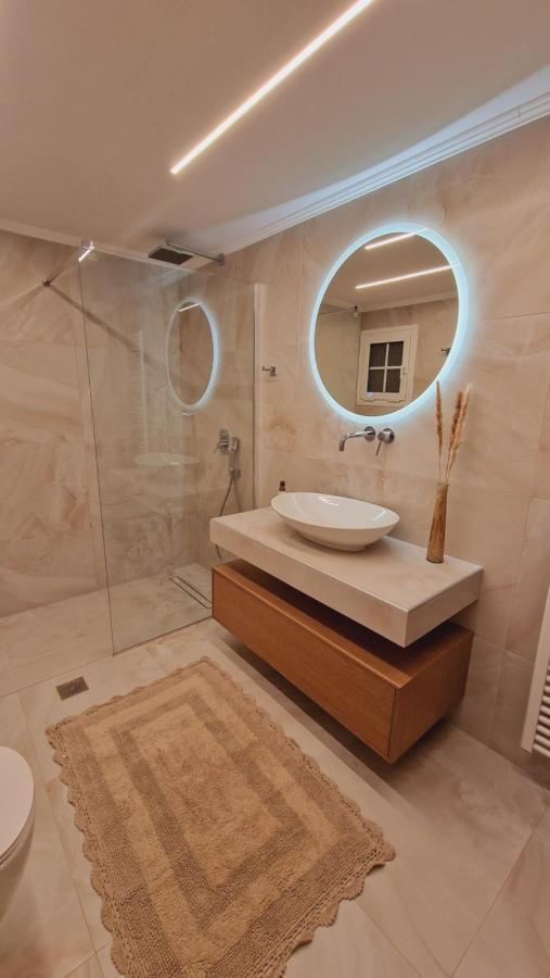 Primrose Apartments โตโล ภายนอก รูปภาพ