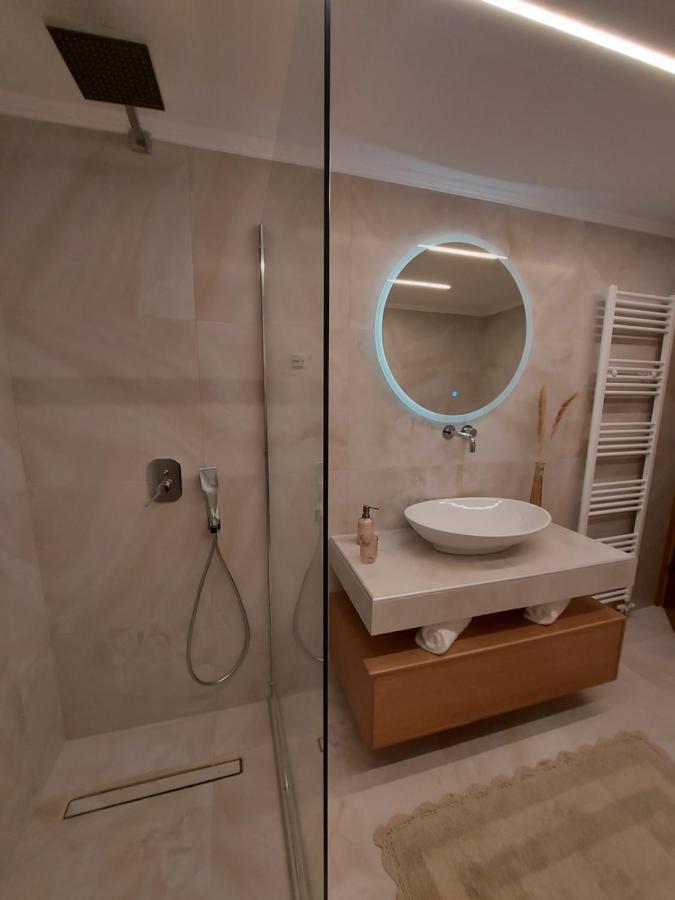 Primrose Apartments โตโล ภายนอก รูปภาพ
